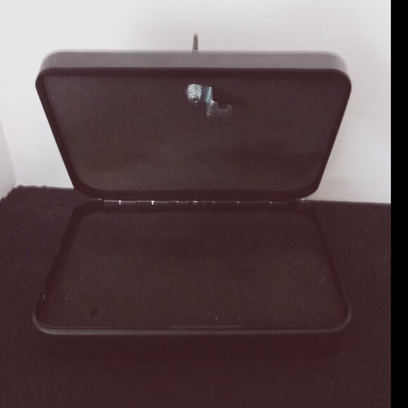 Bulldog Gun Metal Vault Safe with Key - Picture 2 of 2